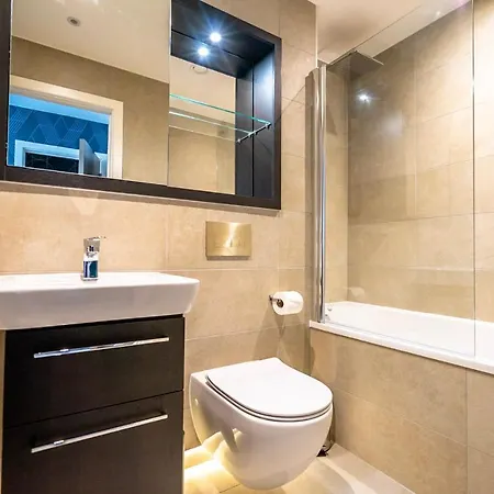 The Oasis @ Ryedale House Apartment *